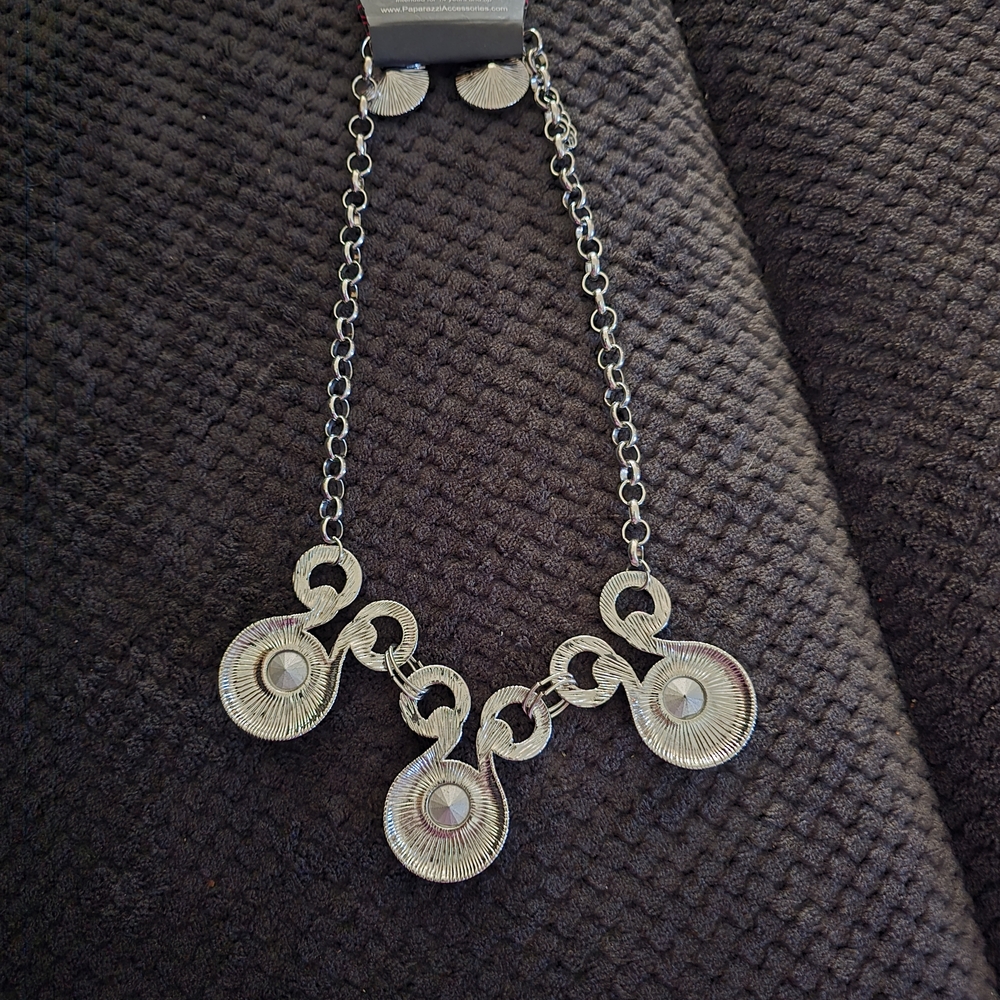 Paparazzi Silver and Crystal Necklace Set - Picture 2 of 2